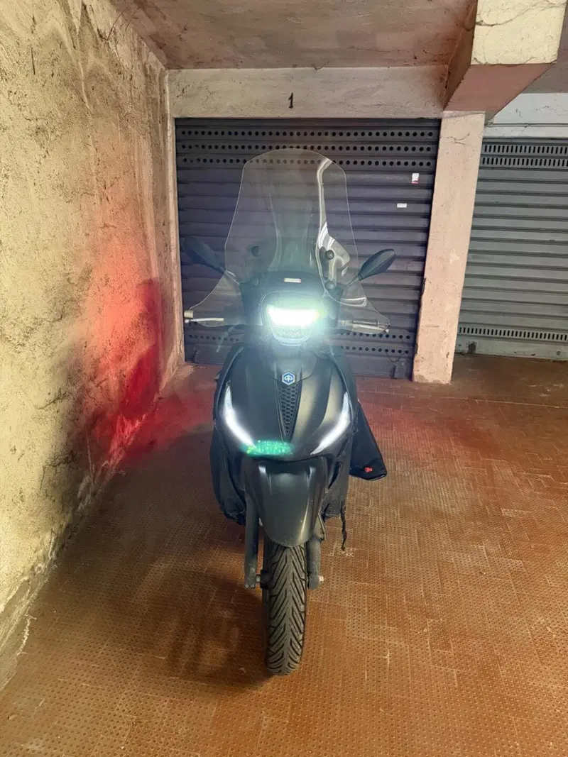 Piaggio Beverly 400 (2025 - 26) (7)