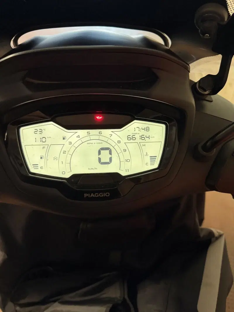 Piaggio Beverly 400 (2025 - 26) (8)