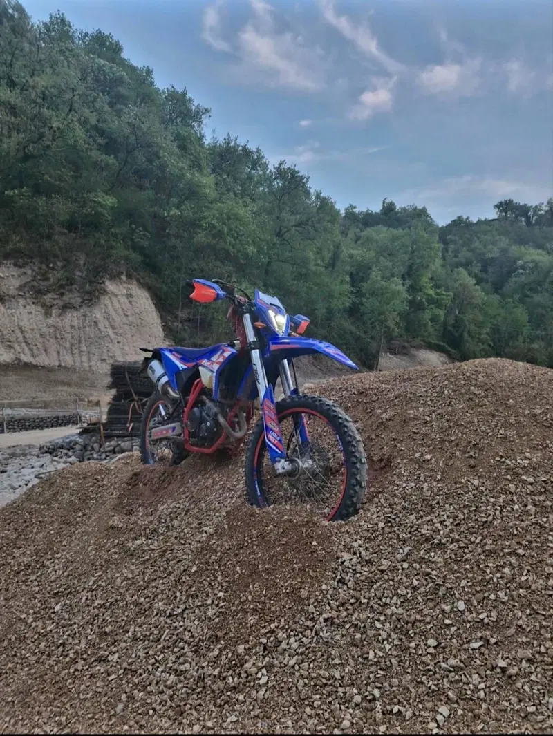 Betamotor RR 125 4T Enduro R (2024 - 26) (3)