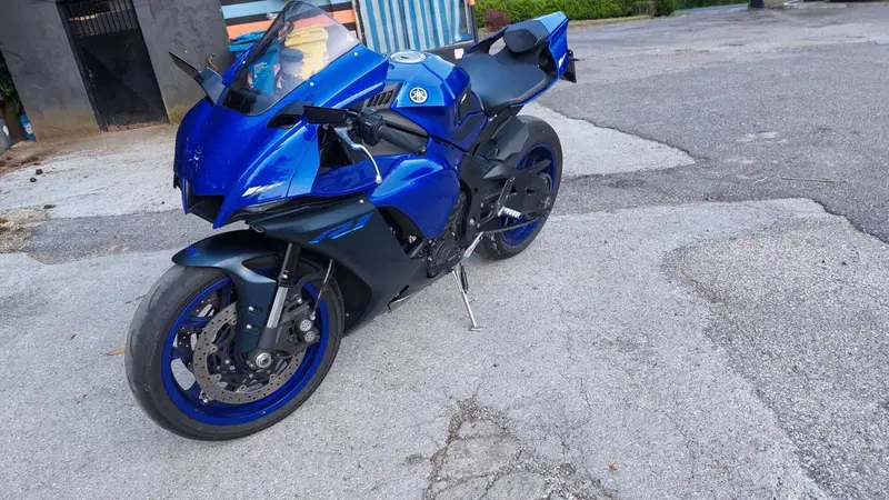 Yamaha YZF R1 (2020 - 25) (2)