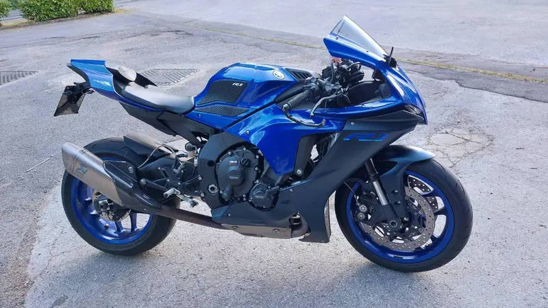 Yamaha YZF R1 (2020 - 25) (4)