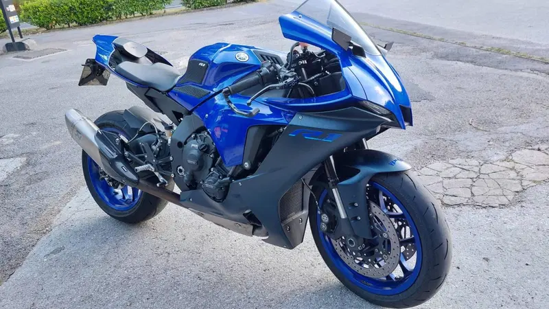 Yamaha YZF R1 (2020 - 25) (5)