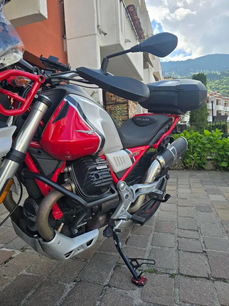 Moto Guzzi V85 TT Evocative Graphics (2019 - 20) (3)