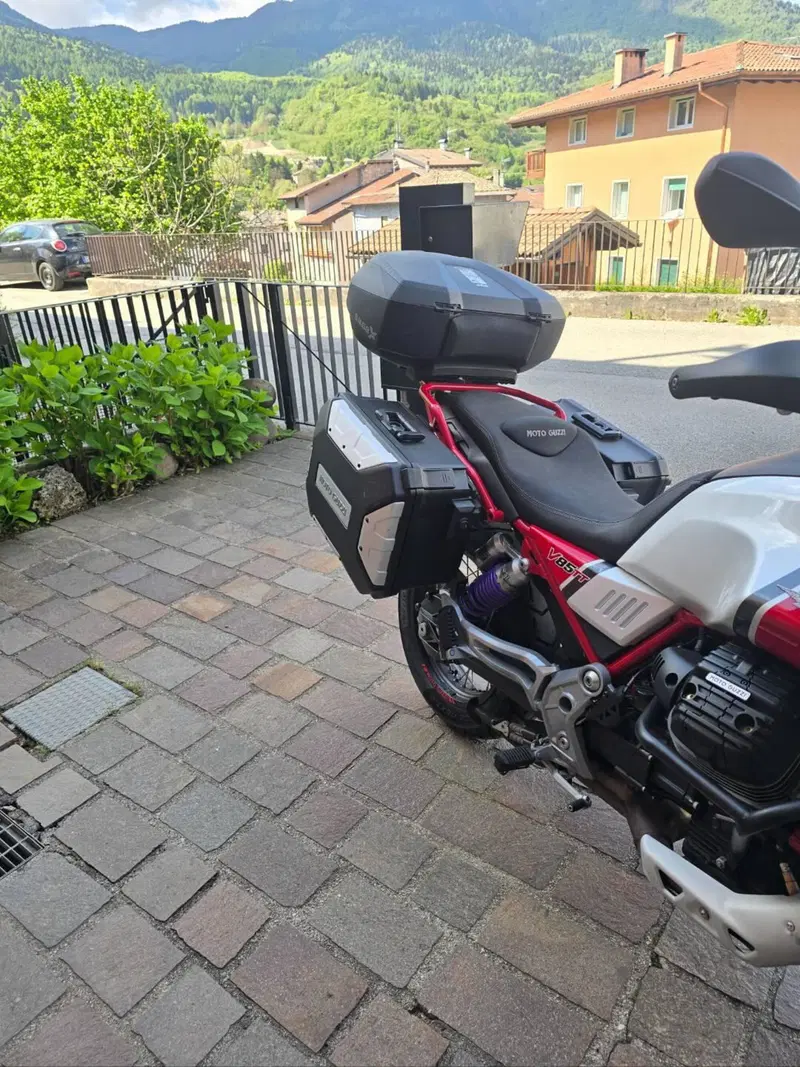 Moto Guzzi V85 TT Evocative Graphics (2019 - 20) (4)