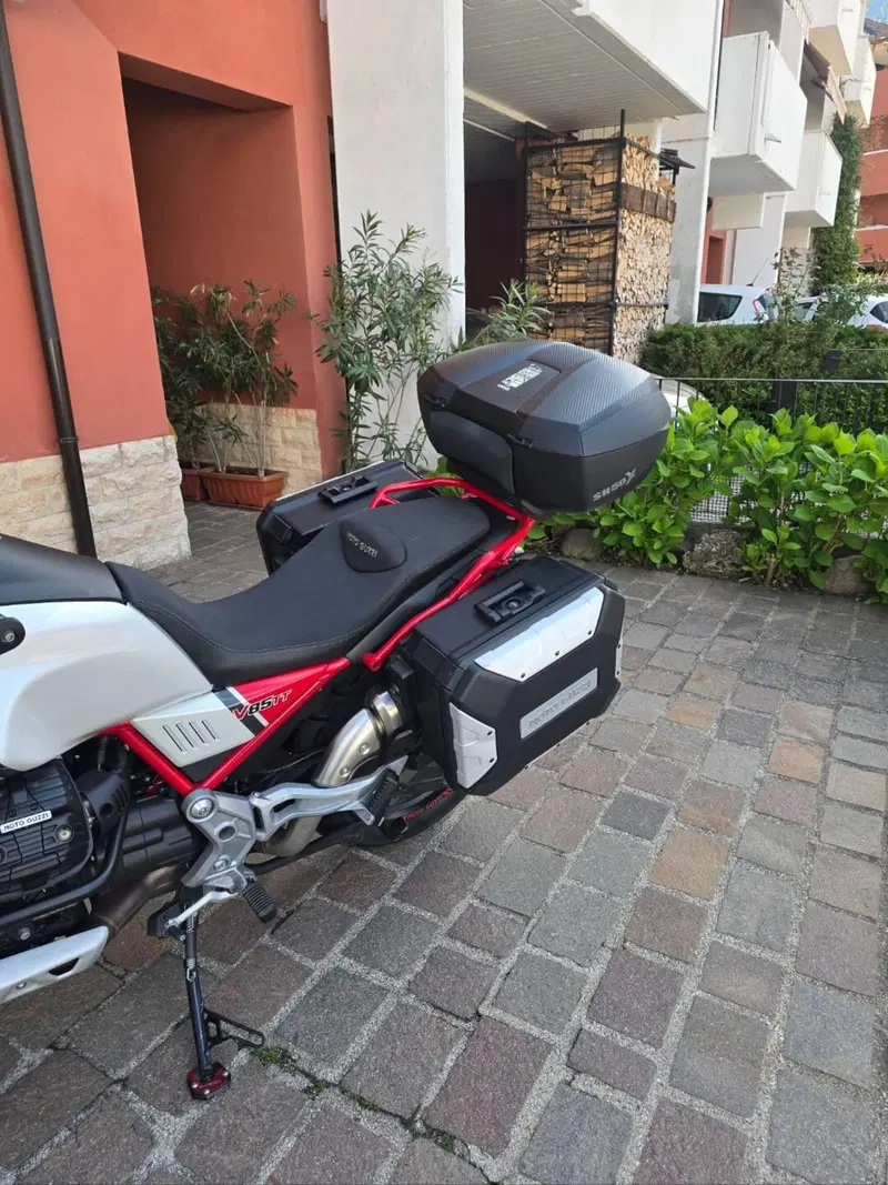 Moto Guzzi V85 TT Evocative Graphics (2019 - 20) (5)
