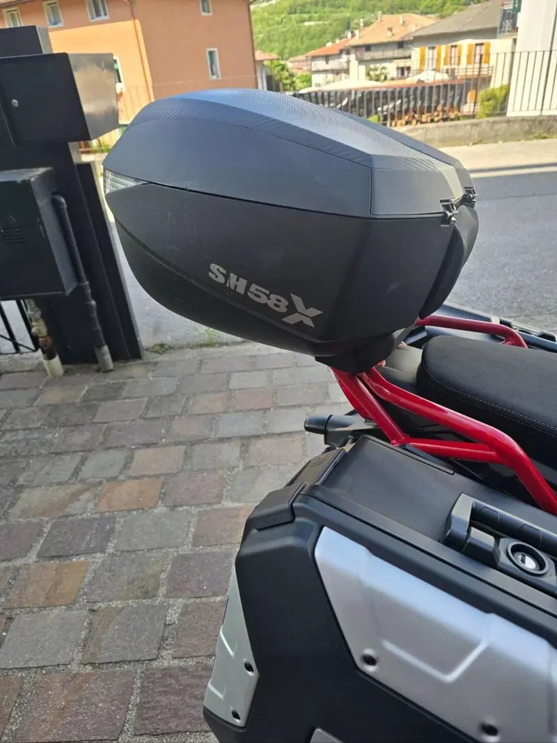 Moto Guzzi V85 TT Evocative Graphics (2019 - 20) (6)