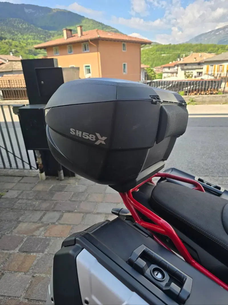 Moto Guzzi V85 TT Evocative Graphics (2019 - 20) (7)