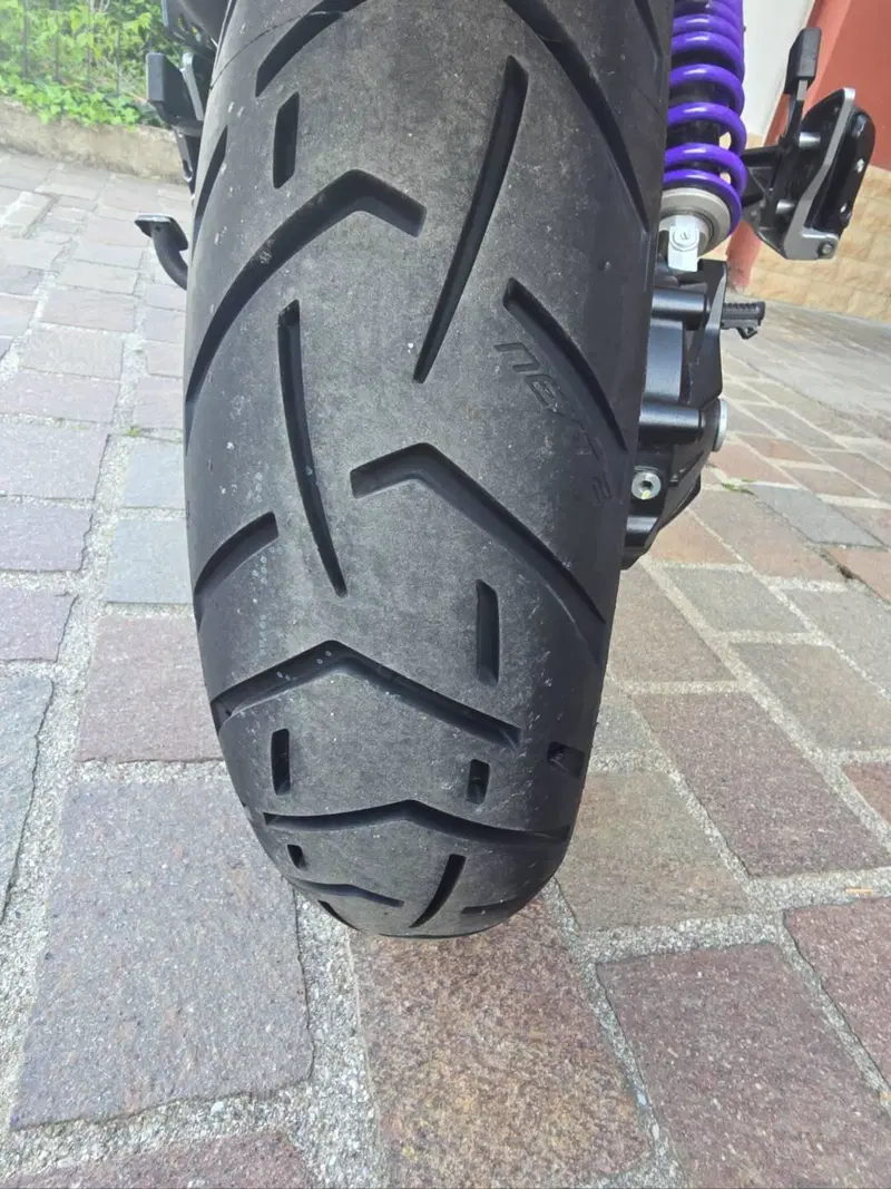 Moto Guzzi V85 TT Evocative Graphics (2019 - 20) (10)