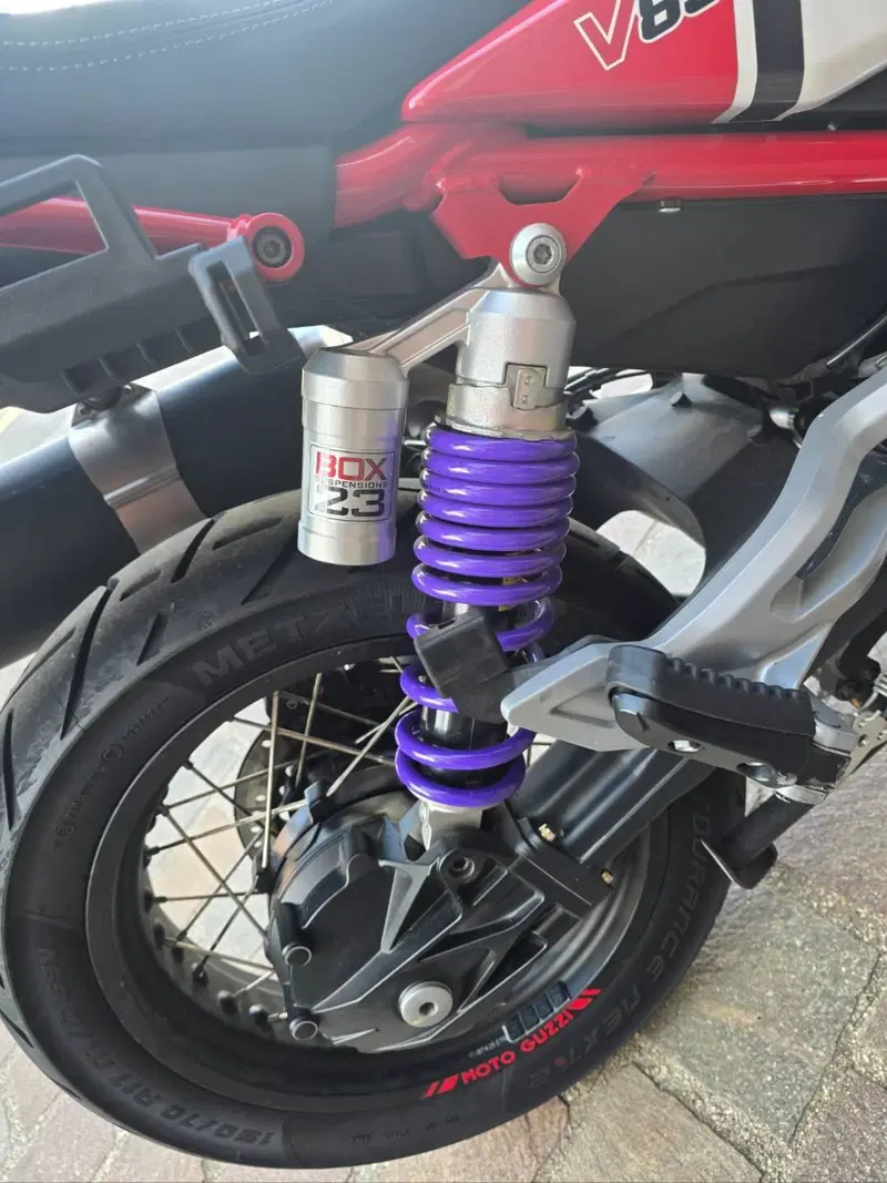 Moto Guzzi V85 TT Evocative Graphics (2019 - 20) (11)