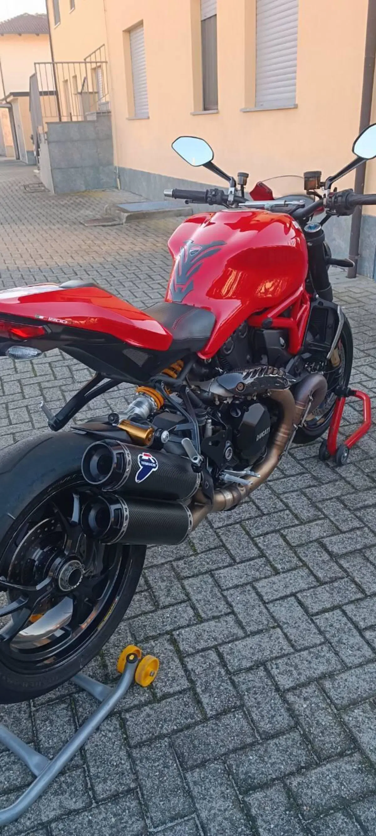 Ducati Monster 1200 R (2016 - 19) (3)