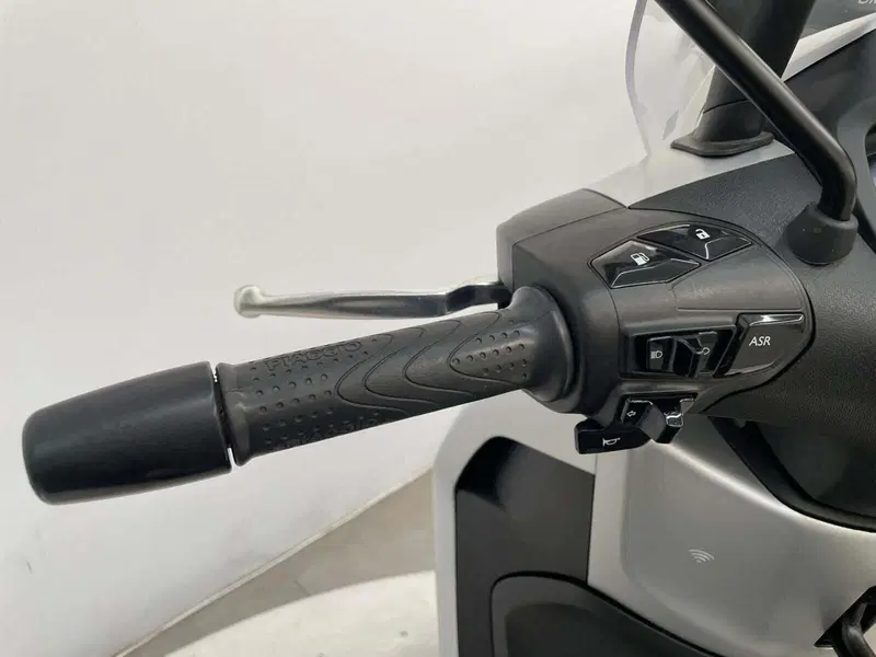 Piaggio Beverly 300 S ABS-ASR (2021 - 25) (12)