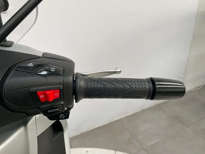 Piaggio Beverly 300 S ABS-ASR (2021 - 25) (13)