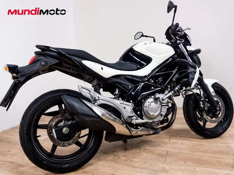 Suzuki Gladius 650 SFV (2009 - 15) (3)