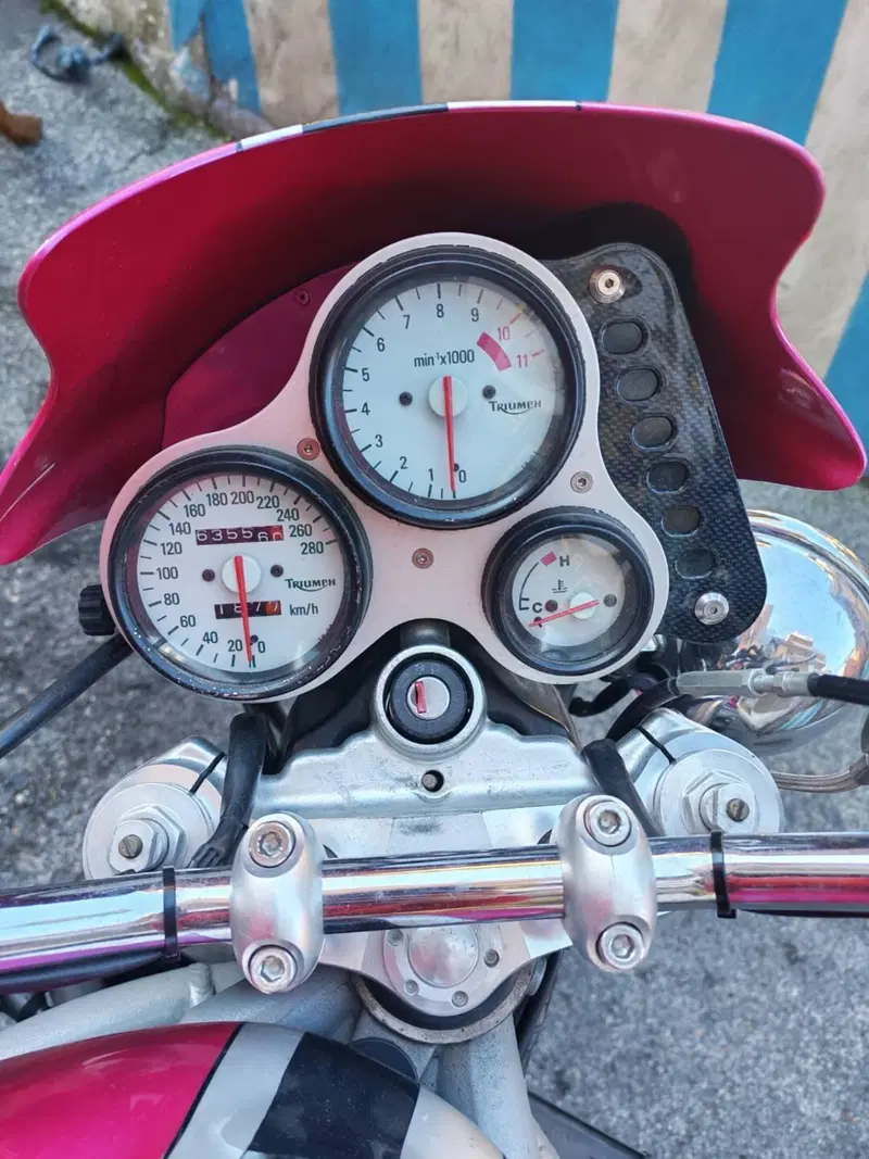 Triumph Speed Triple 955 (1998 - 01) (5)