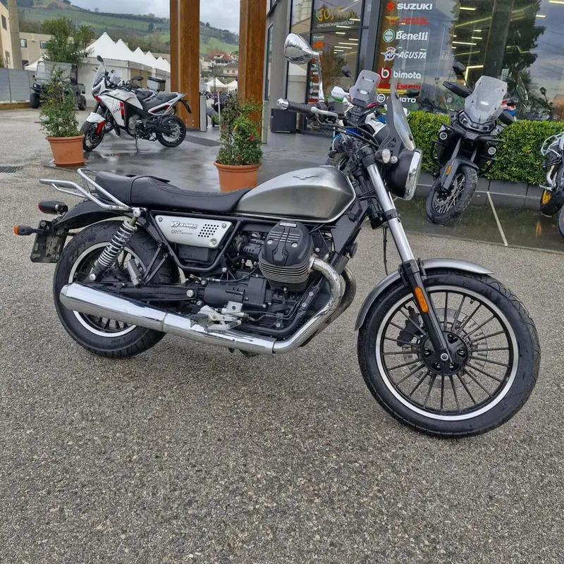 Moto Guzzi V9 Roamer (2021 - 24) (10)