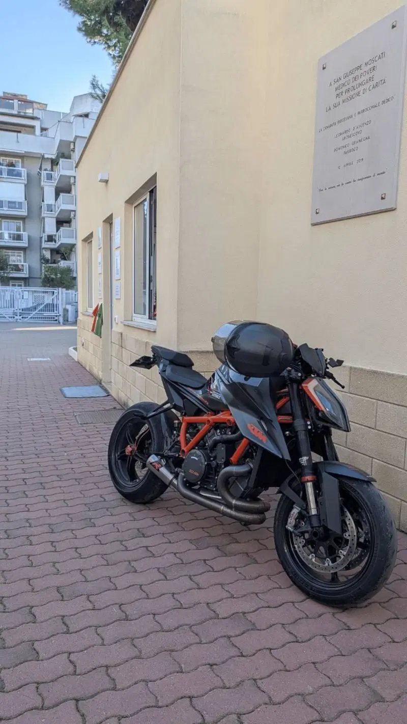 KTM 1290 Super Duke R (2021) (2)