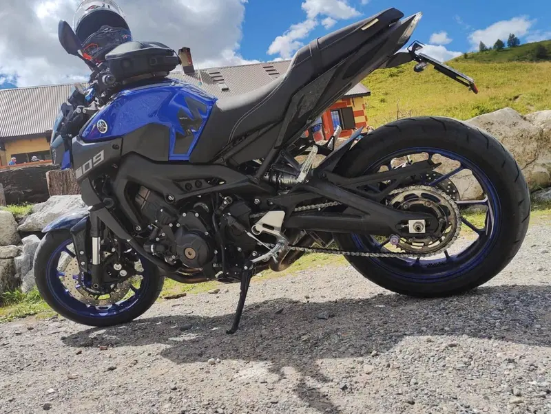 Yamaha MT-09 (2017 - 20) (2)