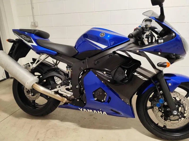 Yamaha YZF R6 (2003 - 04) (2)