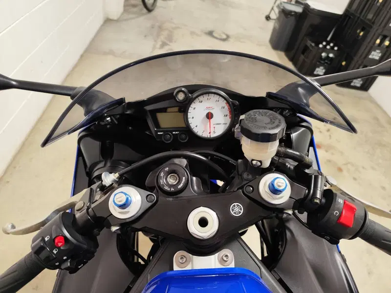 Yamaha YZF R6 (2003 - 04) (7)