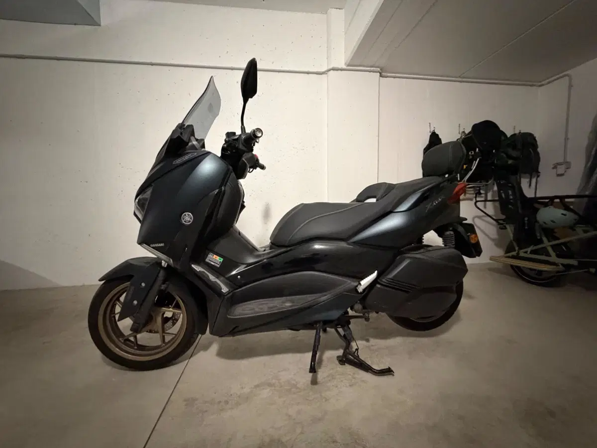 Yamaha X-Max 300 Tech Max (2021 - 24) (3)