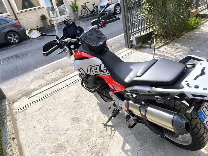Moto Guzzi V85 TT (2024 - 26) (3)