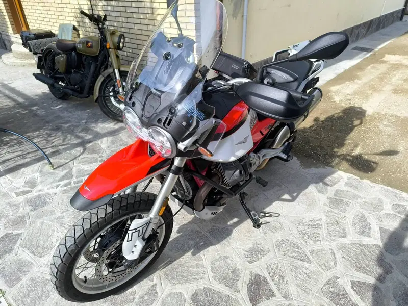 Moto Guzzi V85 TT (2024 - 26) (5)