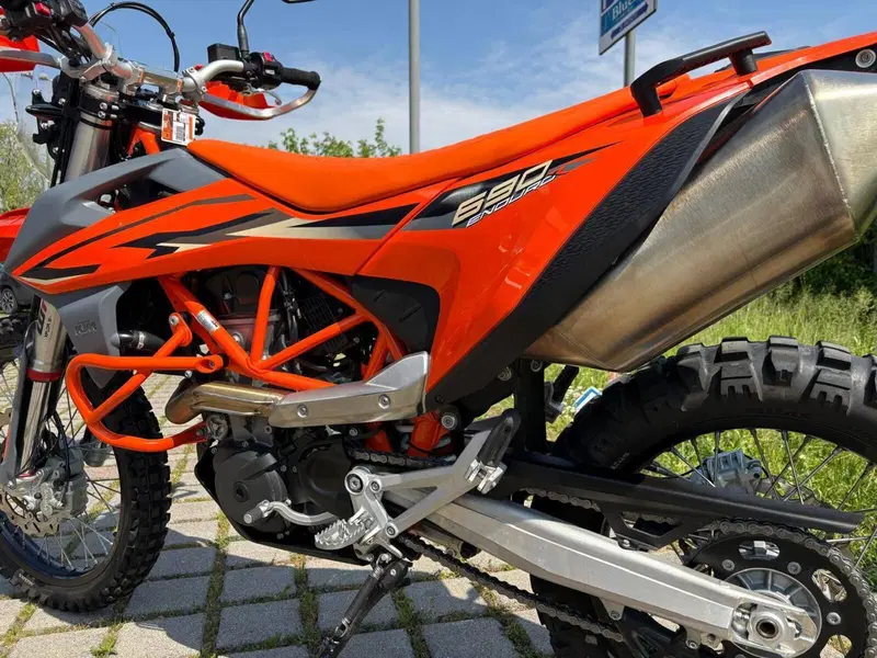 KTM 690 Enduro R (2022 - 25) (2)