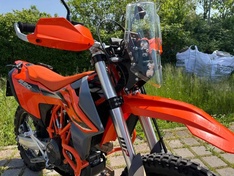 KTM 690 Enduro R (2022 - 25) (8)