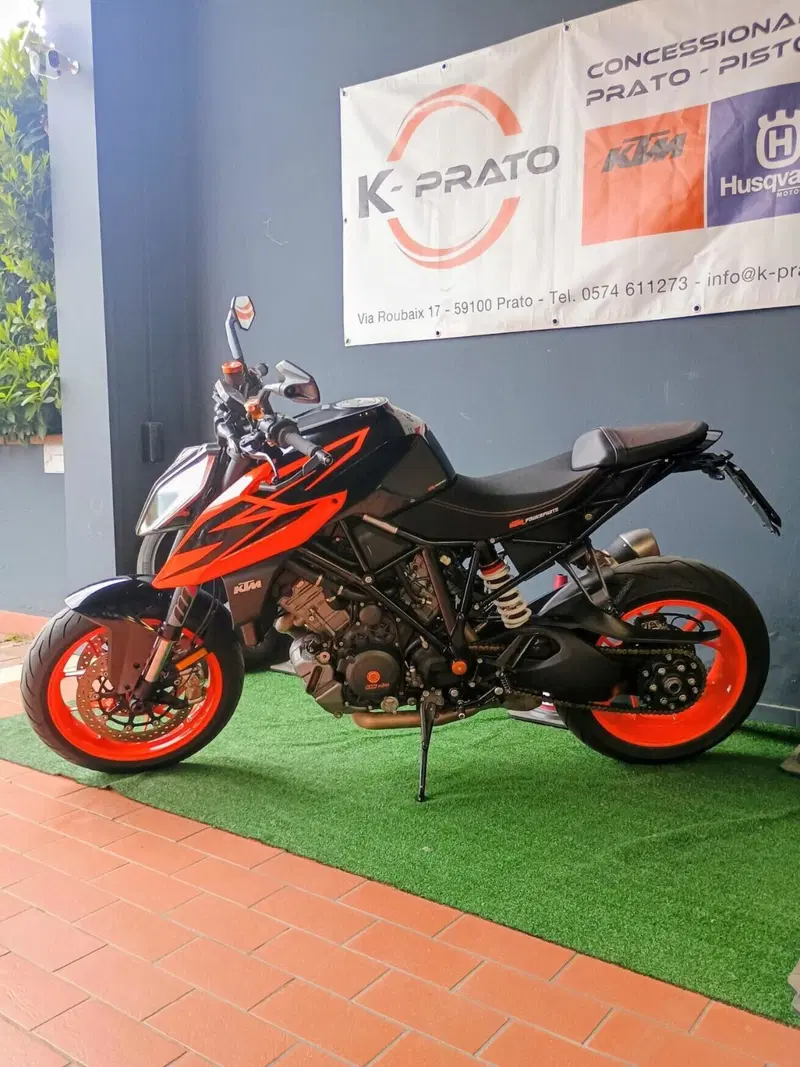 KTM 1290 Super Duke R (2019) (4)