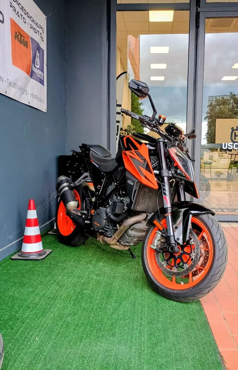 KTM 1290 Super Duke R (2019) (2)