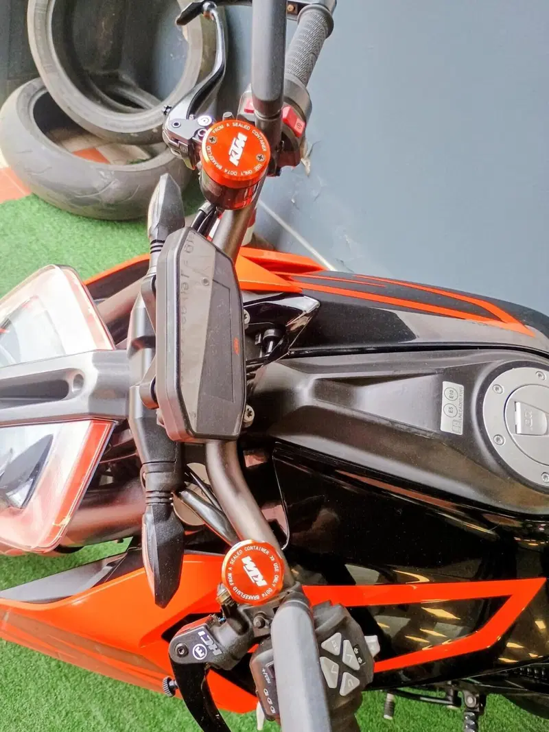 KTM 1290 Super Duke R (2019) (6)
