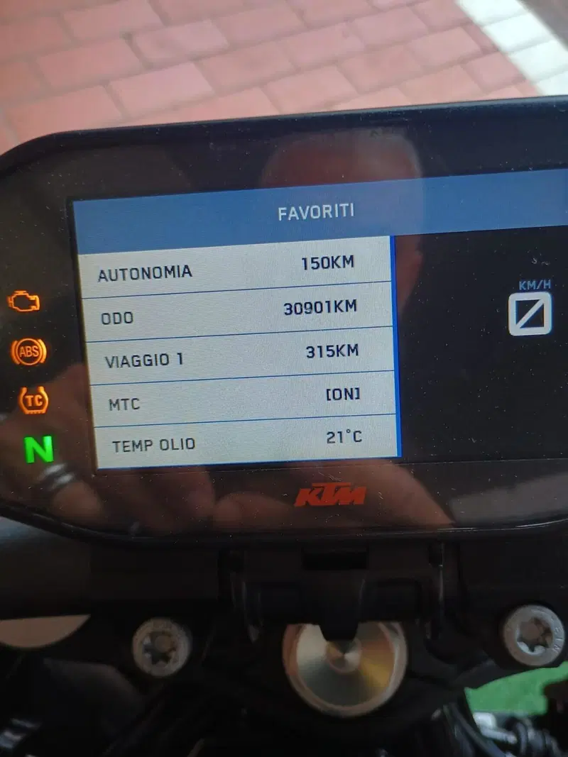 KTM 1290 Super Duke R (2019) (8)