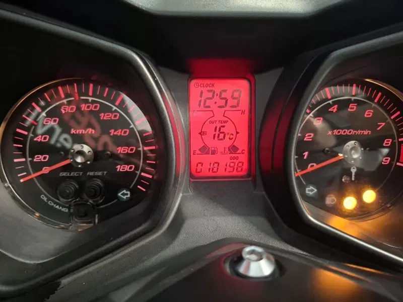 Yamaha X-Max 400 ABS (2017 - 20) (7)