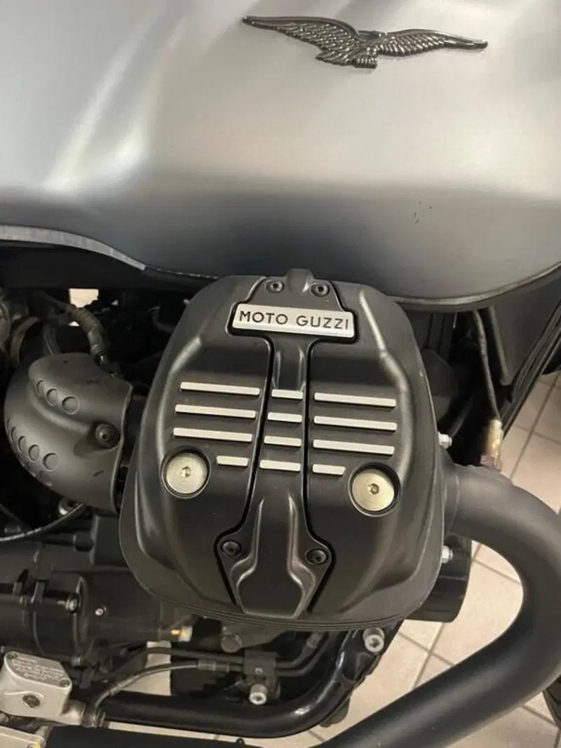 Moto Guzzi V7 Stone (2021 - 24) (4)