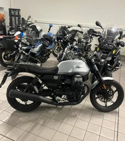 Moto Guzzi V7 Stone (2021 - 24) usata