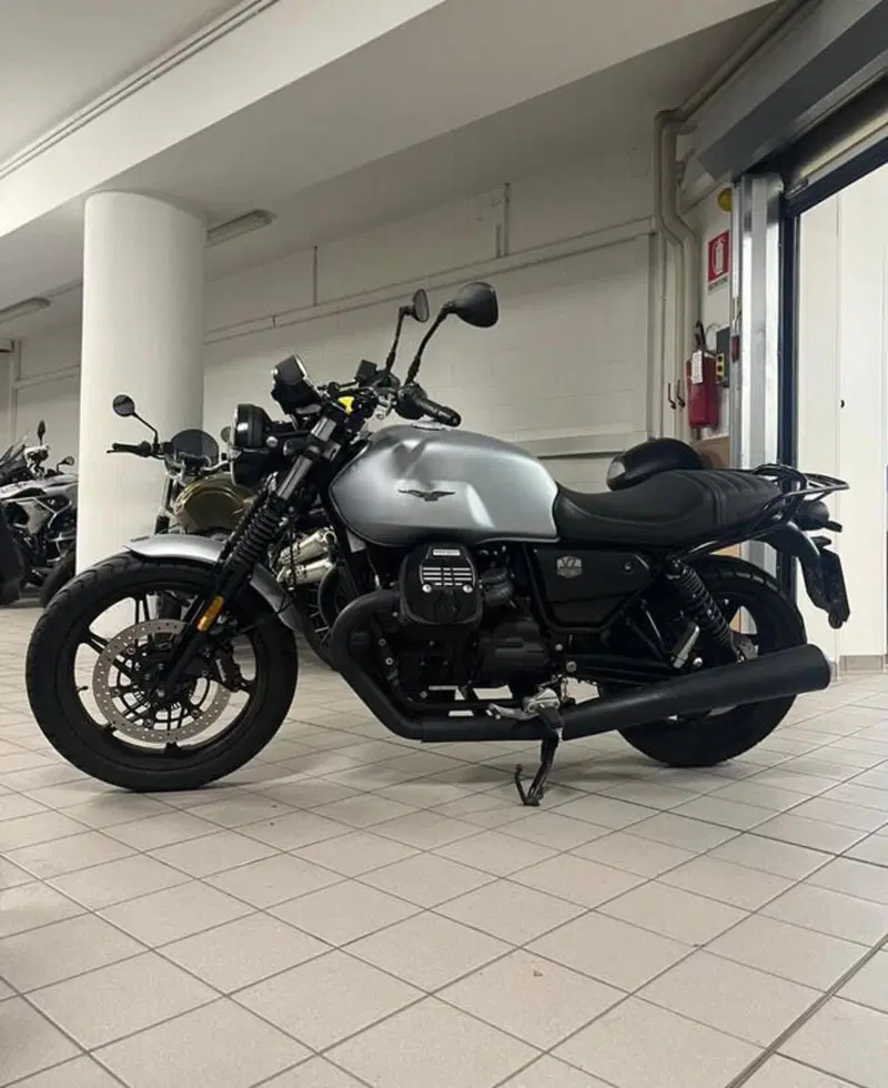 Moto Guzzi V7 Stone (2021 - 24) (6)