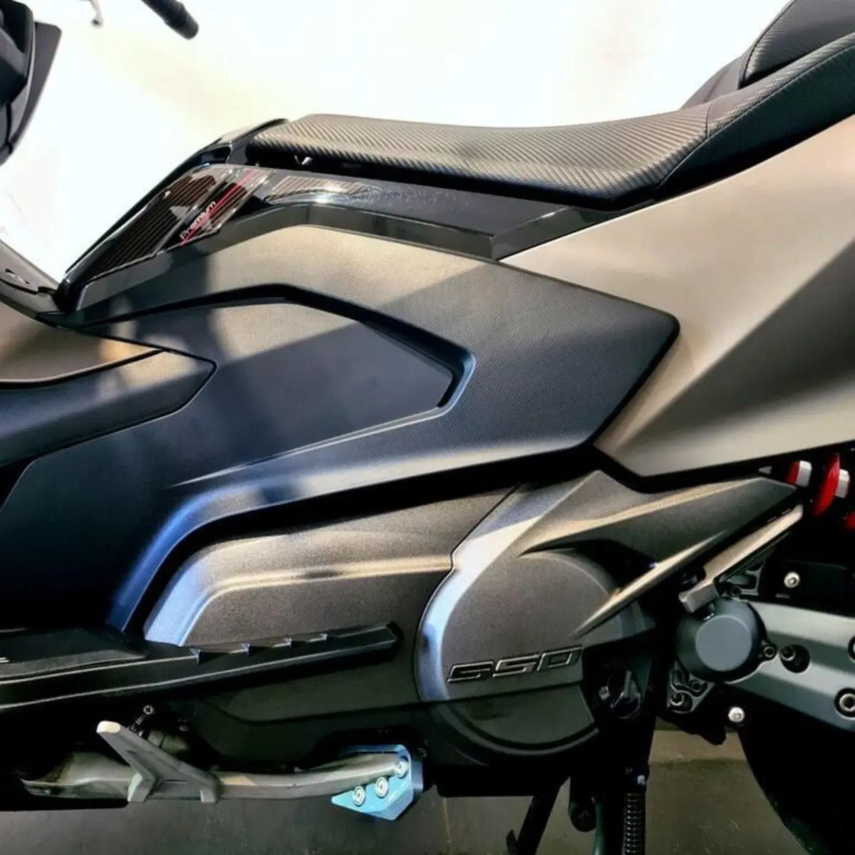Kymco AK 550 Premium (2023 - 25) (10)