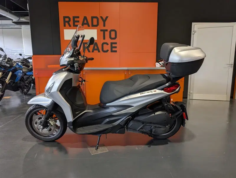 Piaggio Beverly 300 S ABS-ASR (2021 - 25) (2)
