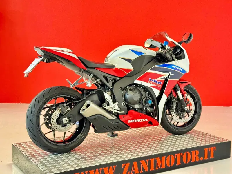 Honda CBR 1000 RR Fireblade (2012 - 16) (8)