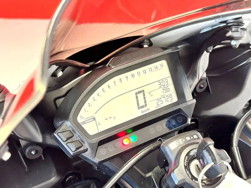 Honda CBR 1000 RR Fireblade (2012 - 16) (19)