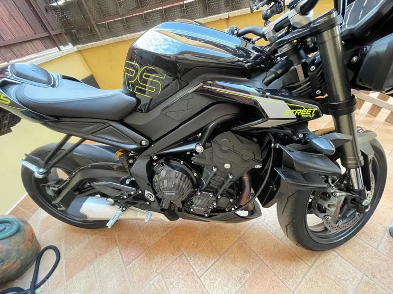 Triumph Street Triple 765 RS (2023 - 26) (2)
