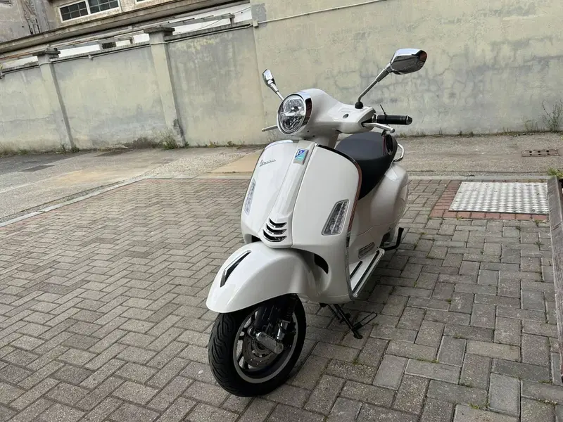 Vespa GTS 300 (2023 - 24) (5)