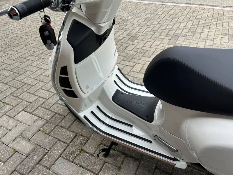 Vespa GTS 300 (2023 - 24) (6)