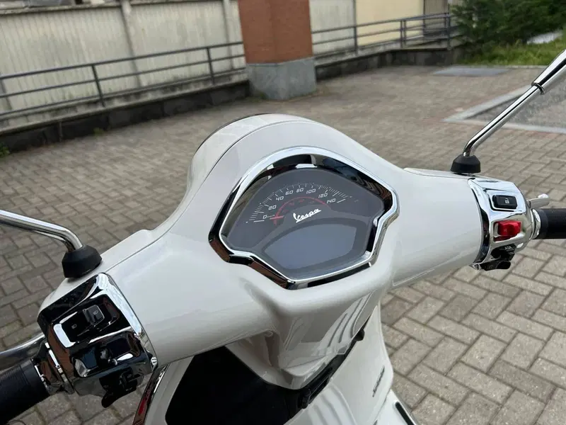 Vespa GTS 300 (2023 - 24) (8)