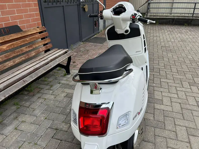 Vespa GTS 300 (2023 - 24) (11)