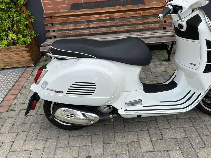 Vespa GTS 300 (2023 - 24) (13)