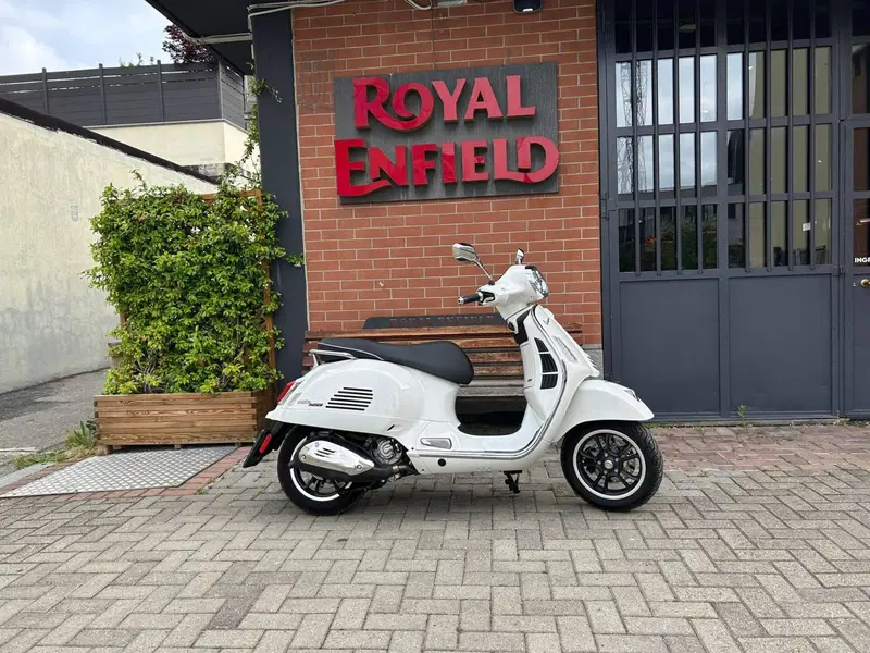 Vespa GTS 300 (2023 - 24)