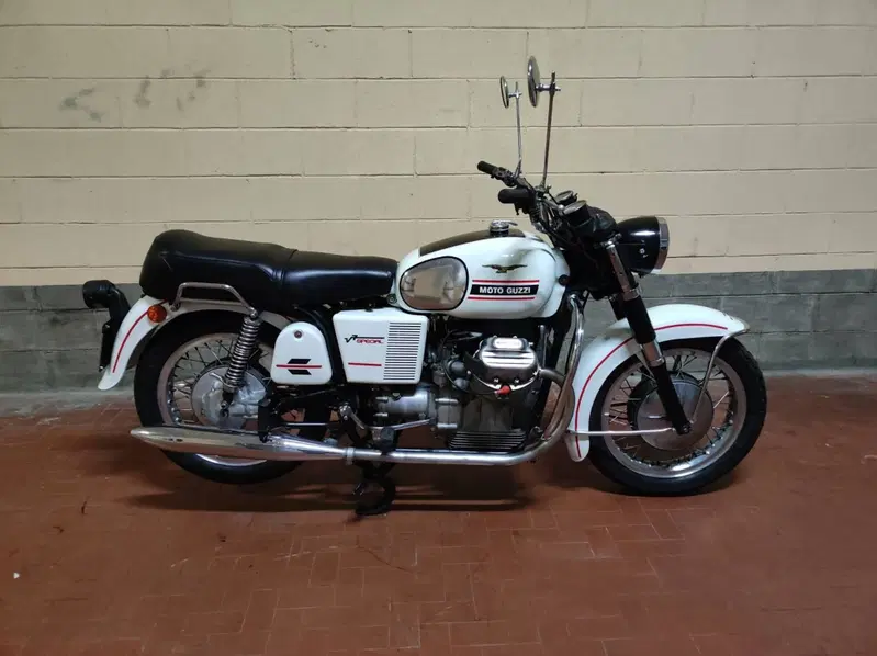 Moto Guzzi V7 750 special