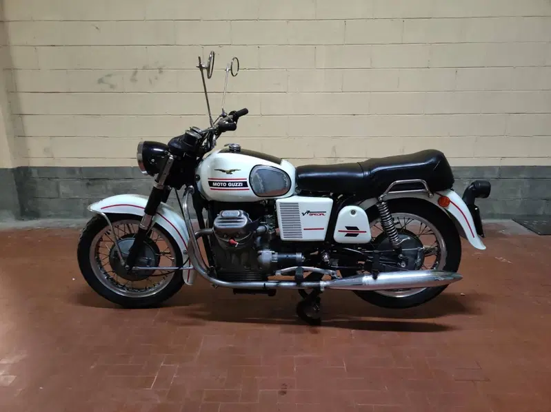 Moto Guzzi V7 750 special (3)