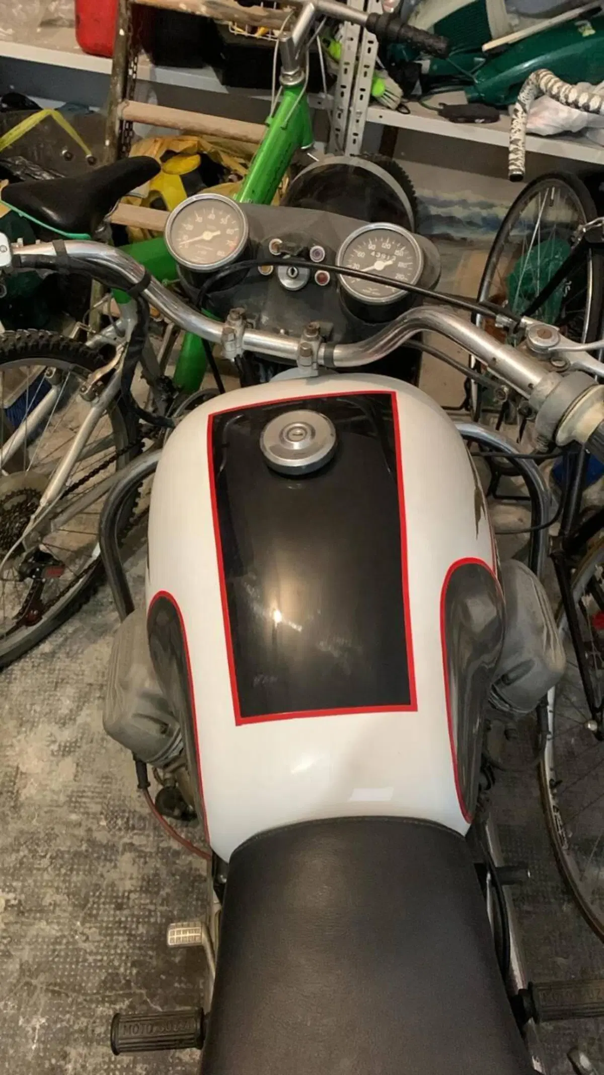 Moto Guzzi V7 special